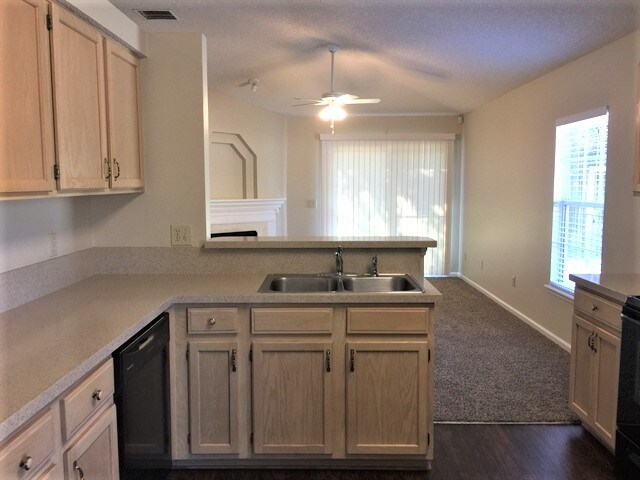 Foto del edificio - 1819 Harbor Island Dr