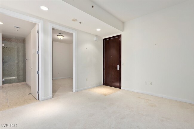 Building Photo - 4525 Dean Martin Dr