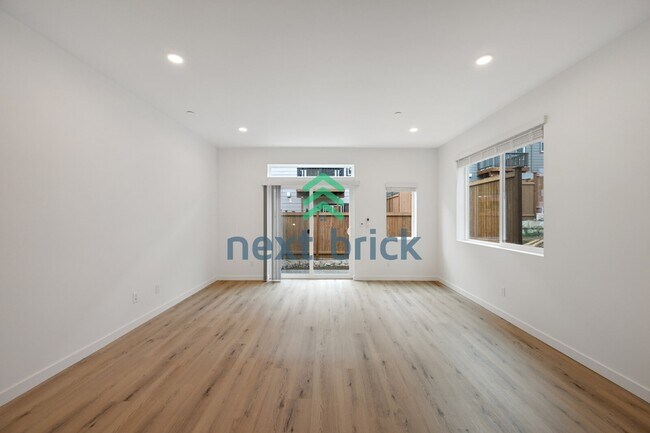 Building Photo - "Brand New Spacious 3-Bed, 3-Bath Townhouse Retreat in Lynnwood - 1,574 Sq Ft of Comfort & Style!"