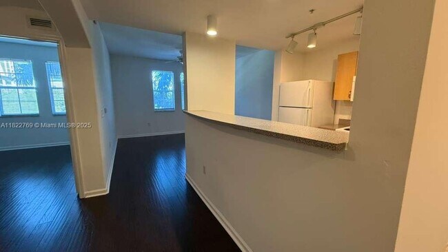 Foto del edificio - 533 NE 3rd Ave