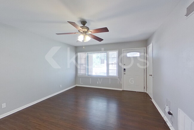 Building Photo - 5117 SW 16th Ave