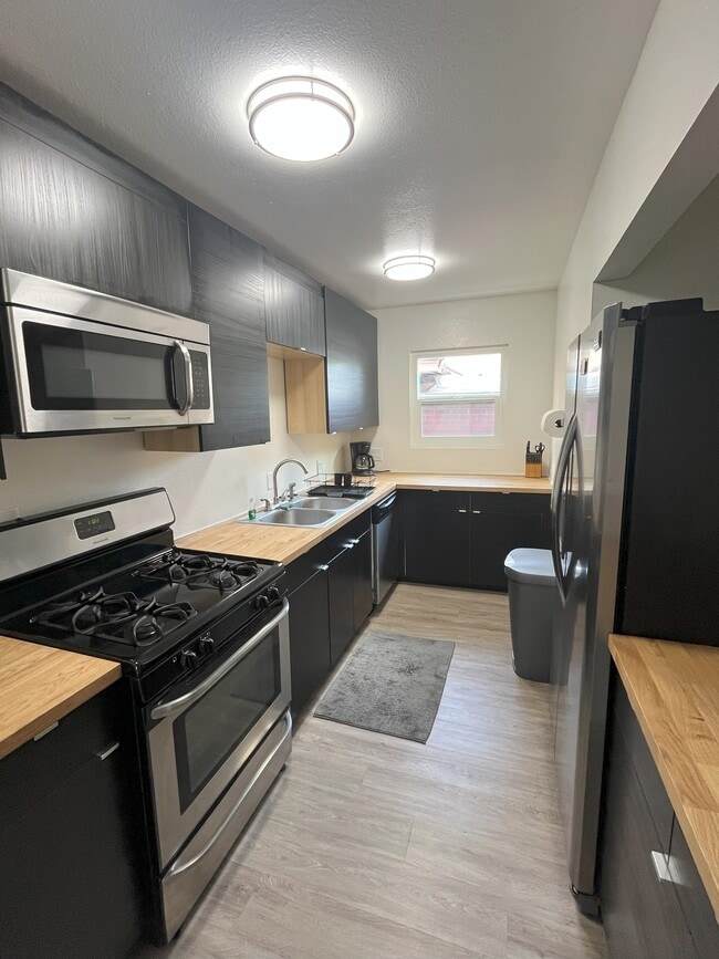 Kitchen - 1924 Park Grove Ave