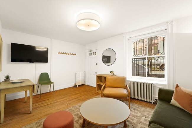 Building Photo - 136 E 92nd St