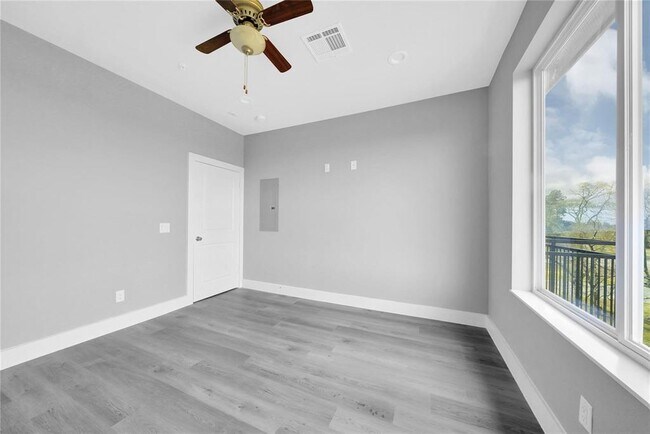 Foto del edificio - 1100 Hwy 90 W