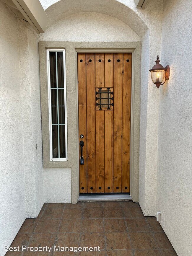 Building Photo - 4 br, 3 bath House - 2112 Cristina Way