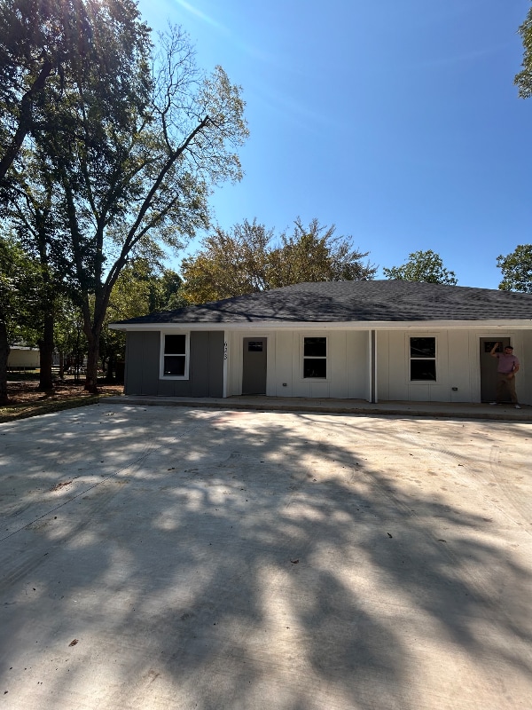 Foto principal - 623 W Locust St