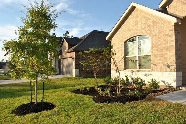 Building Photo - 14131 Lake Lodge Dr