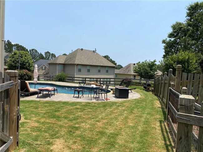 Foto del edificio - 438 Fieldstone Ln