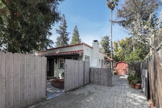 Building Photo - 516 Barron Ave