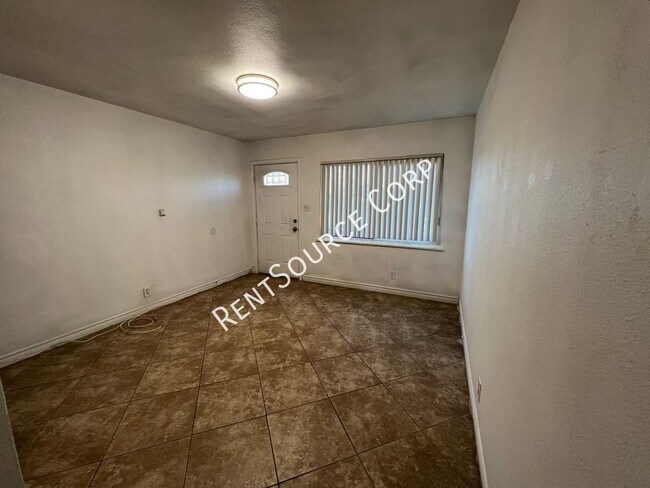 Foto del edificio - 2 Bedroom Duplex for Rent in Barstow