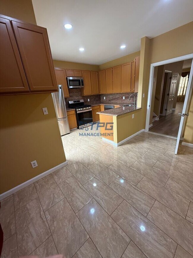 Building Photo - 9 Clearbrook Ln