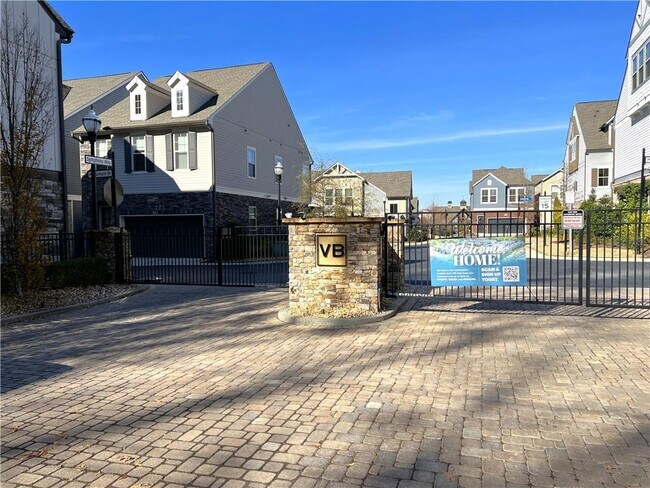 Building Photo - 557 Mirrormont Dr