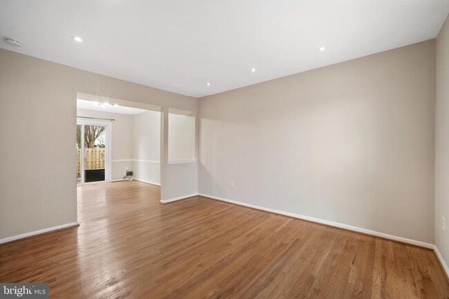 Building Photo - 1 Esmond Ct