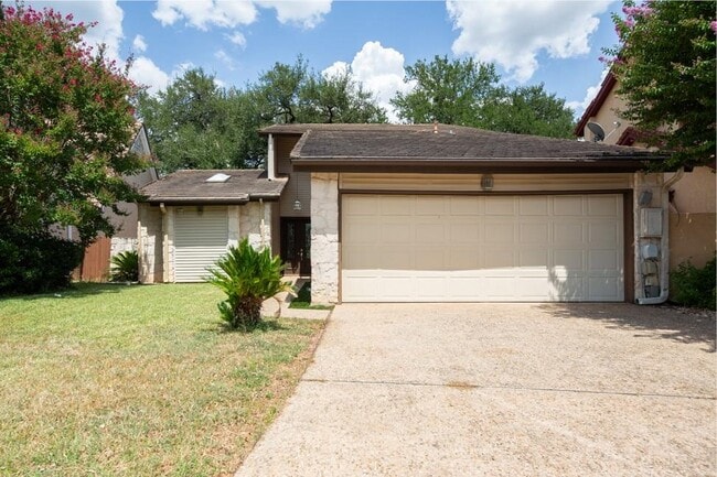 Building Photo - 10907 Legends Ln