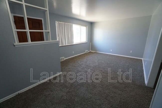 Foto del edificio - 2645 S Newton St