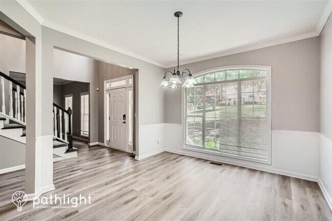 Building Photo - 3203 Woodhaven Court SW