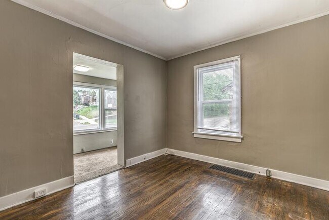 Building Photo - 2309 S Big Bend Blvd