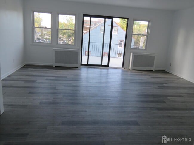 Building Photo - 475 Brace Ave