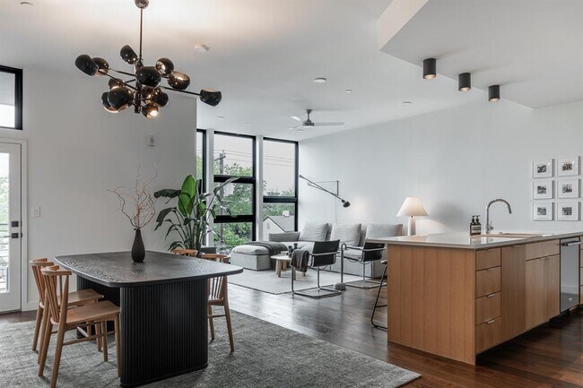 Foto del edificio - 1322 E 12th St