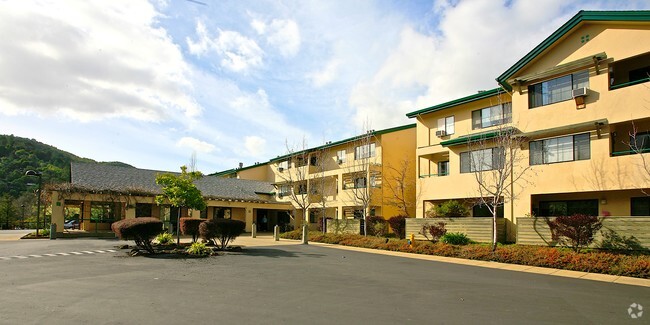 Building Photo - Bennett House