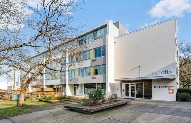 Building Photo - 900 NE 81st Ave