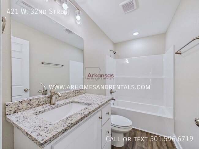 Foto del edificio - 421 W 32nd St