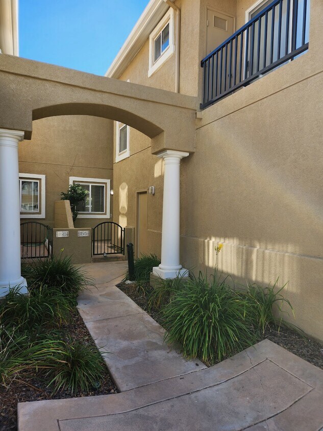 11543 Treeview Ct, Moorpark, CA 93021 Condo for Rent in Moorpark, CA