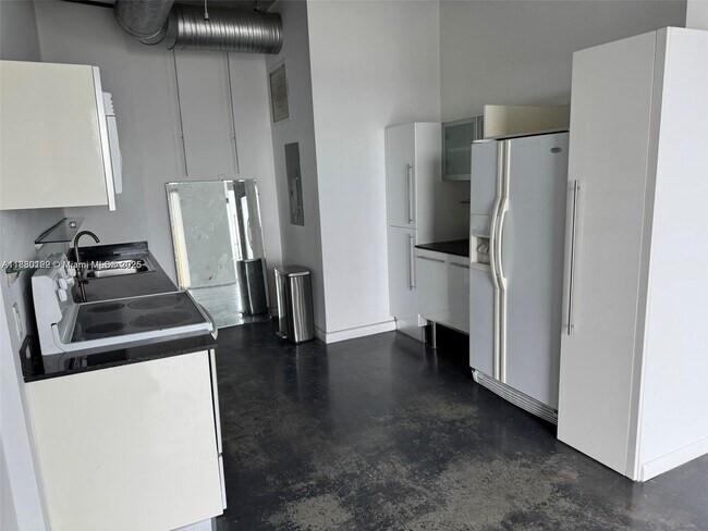 Foto del edificio - 10 SW South River Dr