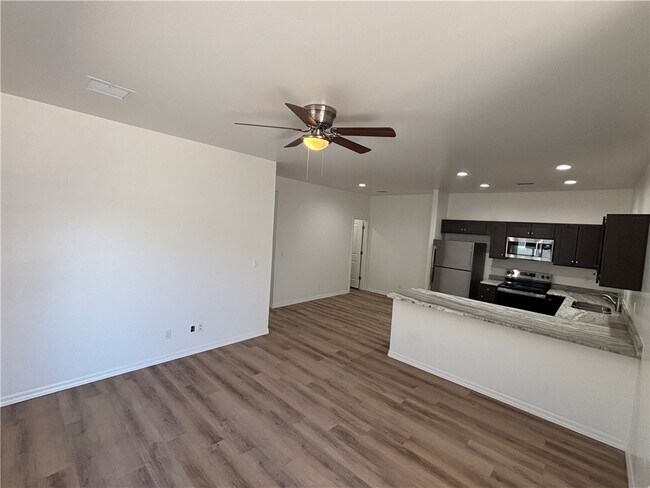 Building Photo - 2553 Sycamore Ave