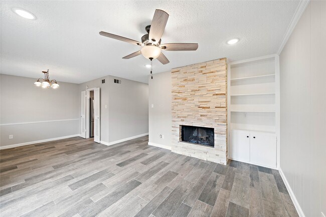 Foto del edificio - 14256 Misty Meadow Ln