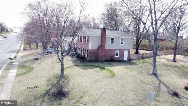 Building Photo - 205 Country Club Dr SW