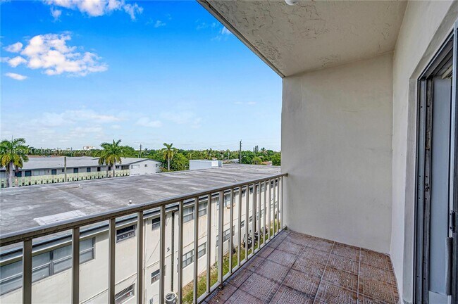 Foto del edificio - 16750 NE 10th Ave