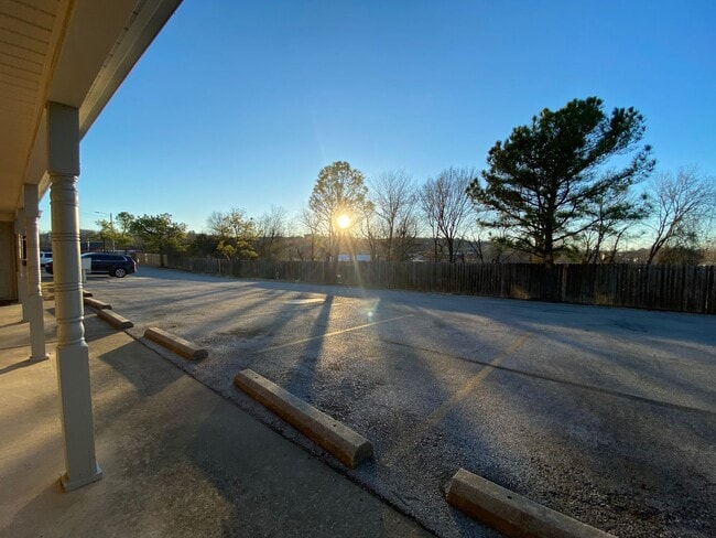 Building Photo - 2 Bed For Rent Fayetteville - Walking dist...