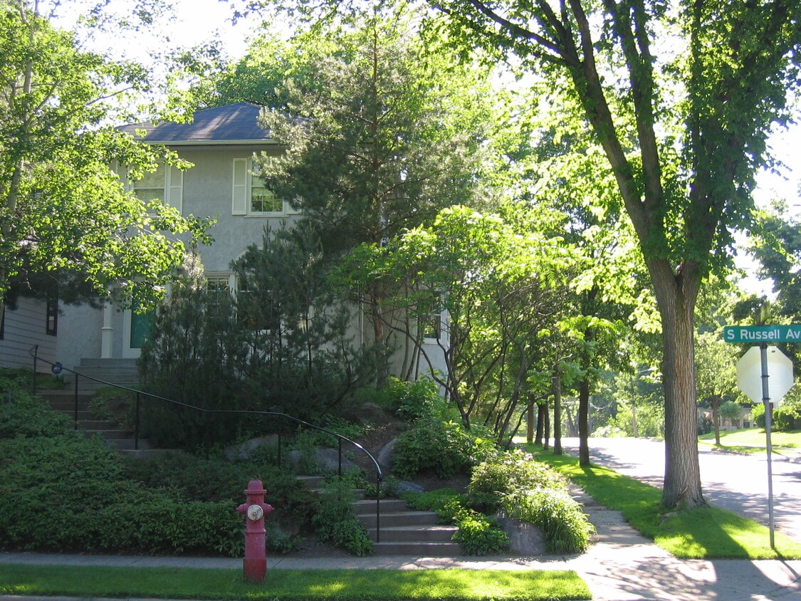 Primary Photo - 202 Russell Ave S