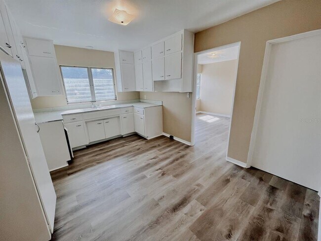 Building Photo - 318 Carey Pl