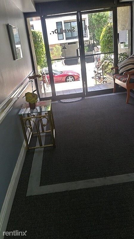 Foto del edificio - 135 N Swall Dr