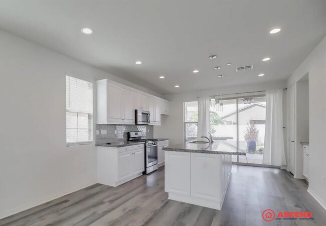 Foto del edificio - Stunning 4BR/3.5BA Home – 2,300 SqFt | Gated Community w/ Pool, Gym & Clubhouse | Gardener Included!