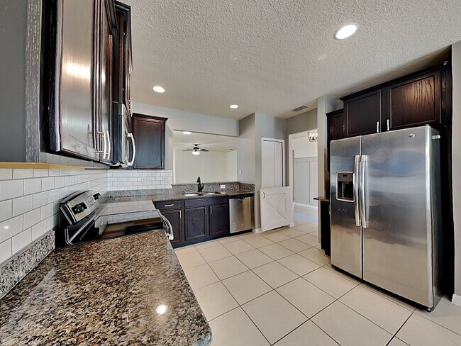 Building Photo - 4925 Grassy Knoll Dr