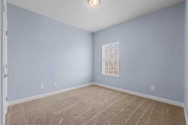 Foto del edificio - 140 Tulip Grove Point