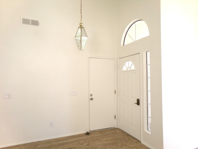 Building Photo - 4829 W Forest Oaks Ave