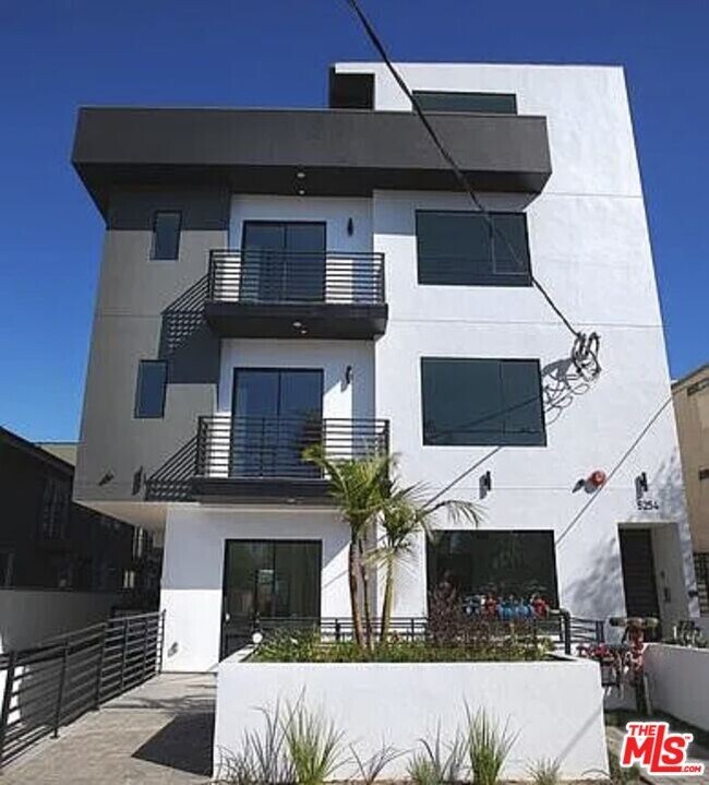 Foto del edificio - 5254 Denny Ave