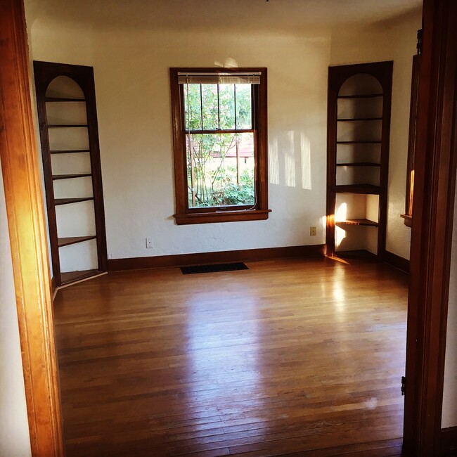 dining room - 201 W Lawrence St