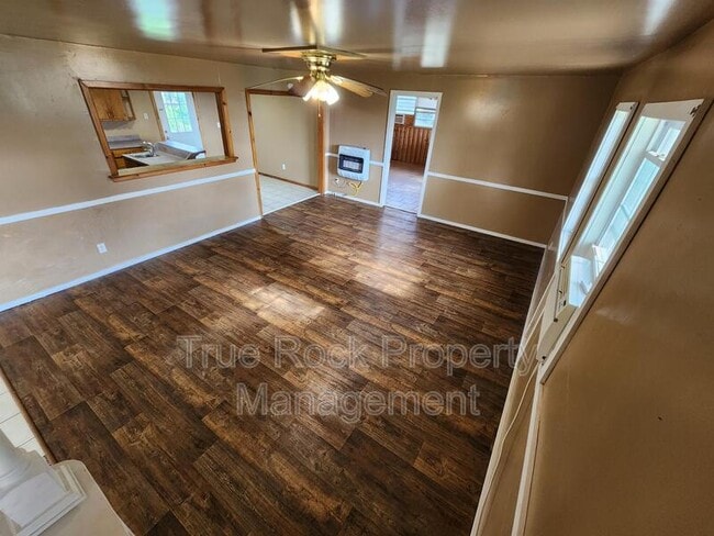 Foto del edificio - 410 N Division St