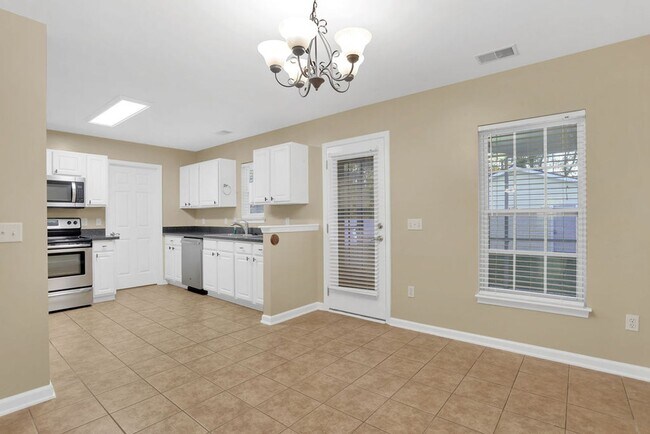 Foto del edificio - 3 bedroom 2 1/2 bath with loft