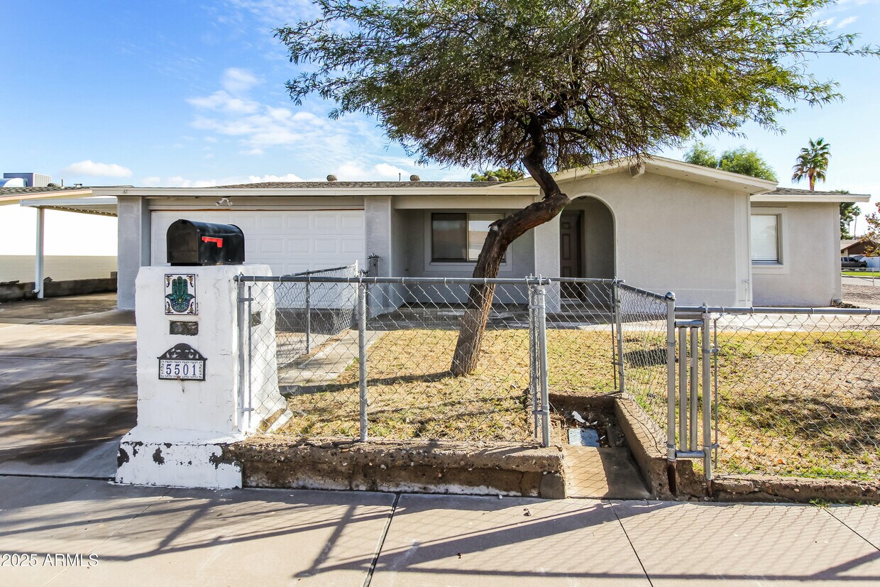 Primary Photo - 5501 N 68th Ave
