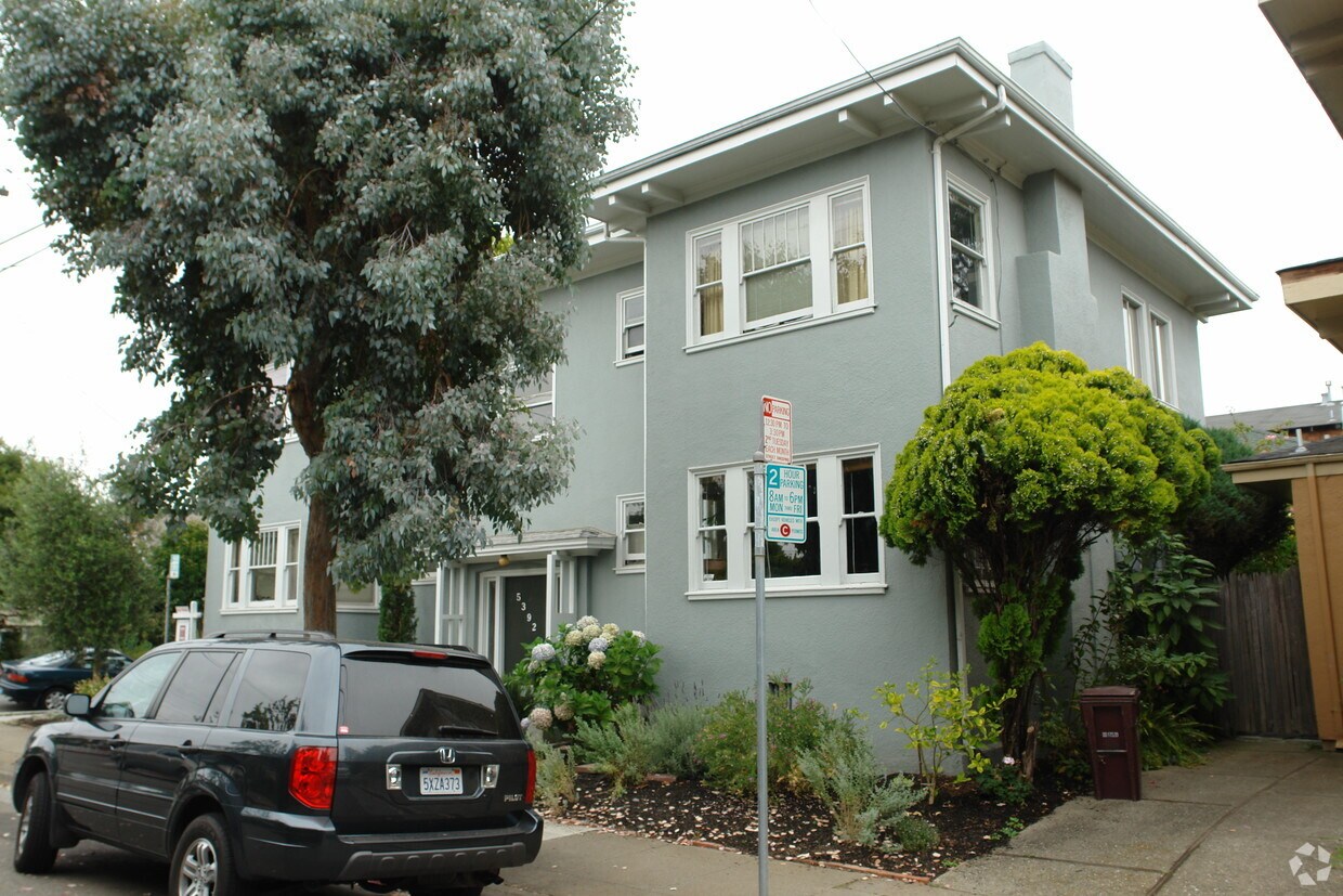 Building Photo - 5392 Locksley Ave