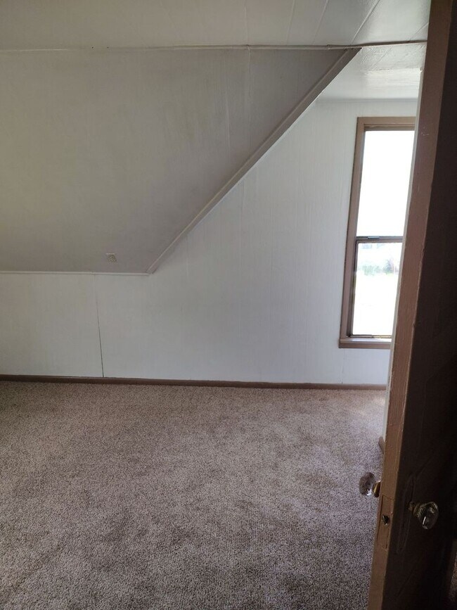 Building Photo - Great 2-bedroom home close to downtown