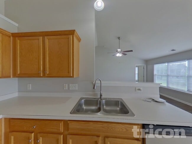 Foto del edificio - 2104 Gold Nugget Dr
