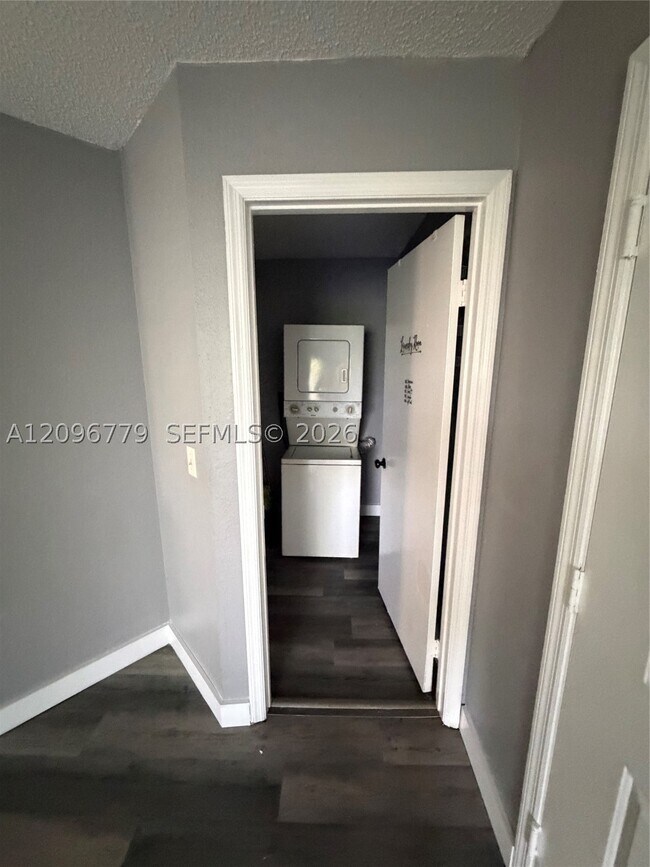 Foto del edificio - 4035 W McNab Rd