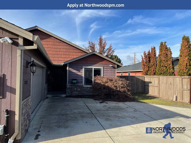 Building Photo - Beautiful 1942 Sq. Ft. 3 Bedroom 2 Bathroo...